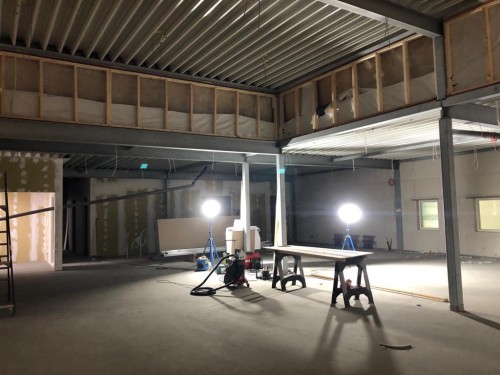 (46)%20Kantine%20update%2004022022%20Rug%20tegen%20de%20schuifpui%20kijken%20naar%20bar.jpeg