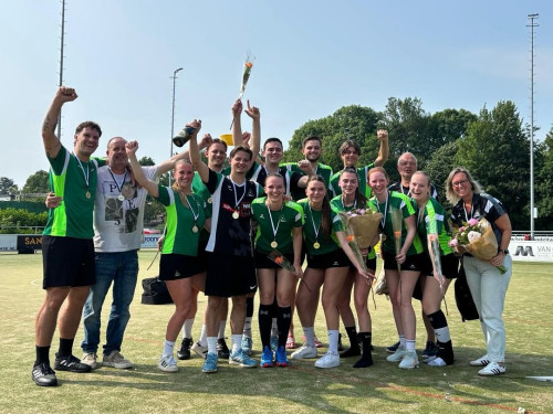 Achilles 1 kampioen van de Ereklasse (D03) en Achilles 2 wint uit bij Fiks